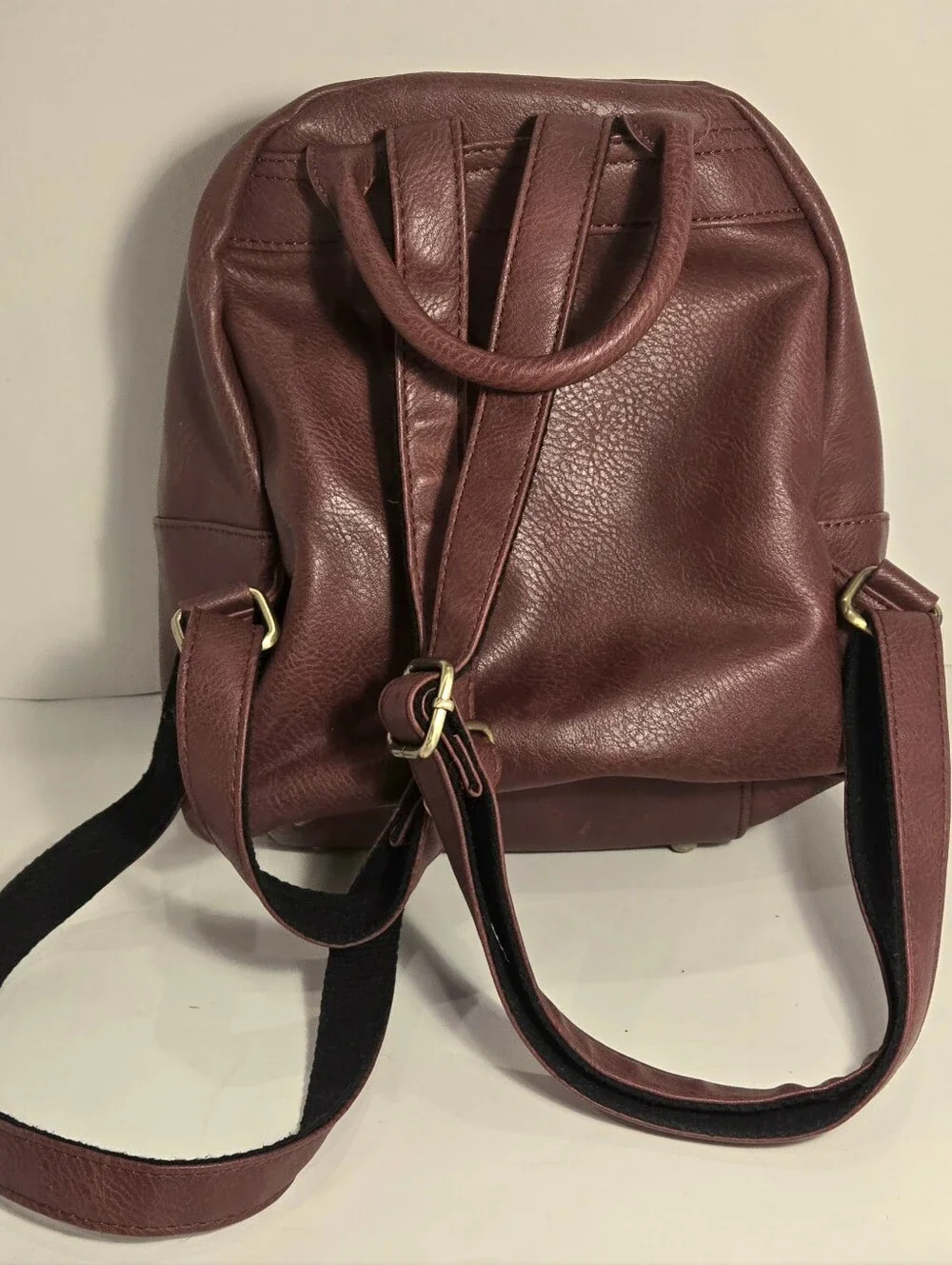 Harry Potter Hogwarts School Crest Maroon Faux Leather Backpack Bag Pockets NWOT